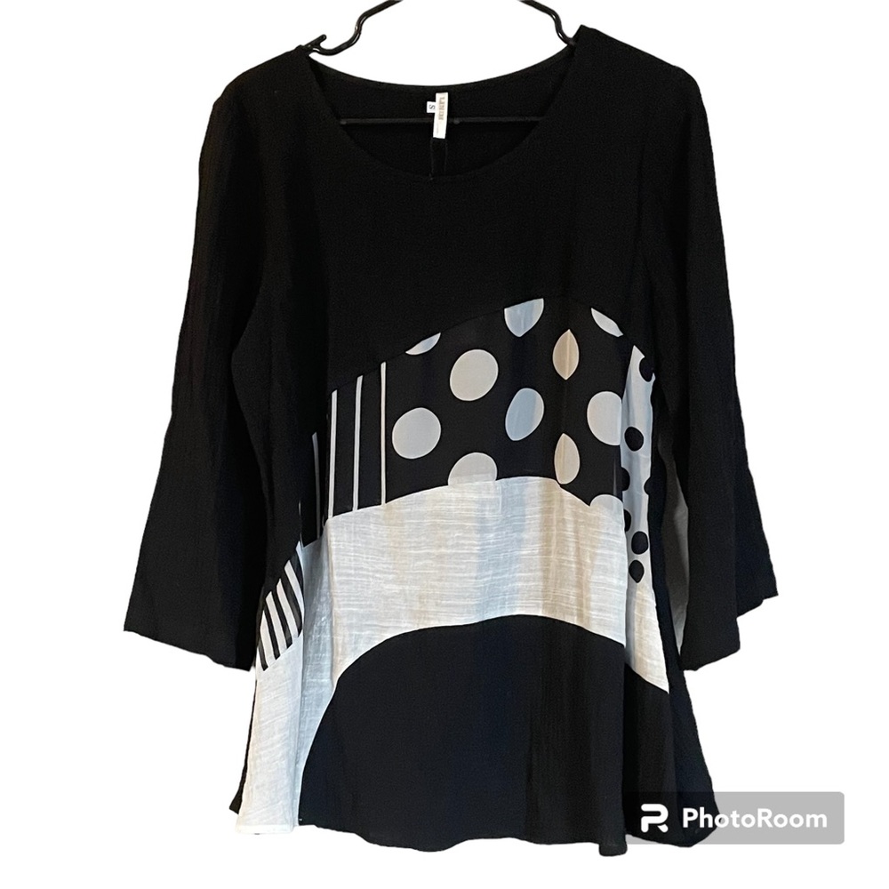 Lindi color block tunic top. Women’s size small.